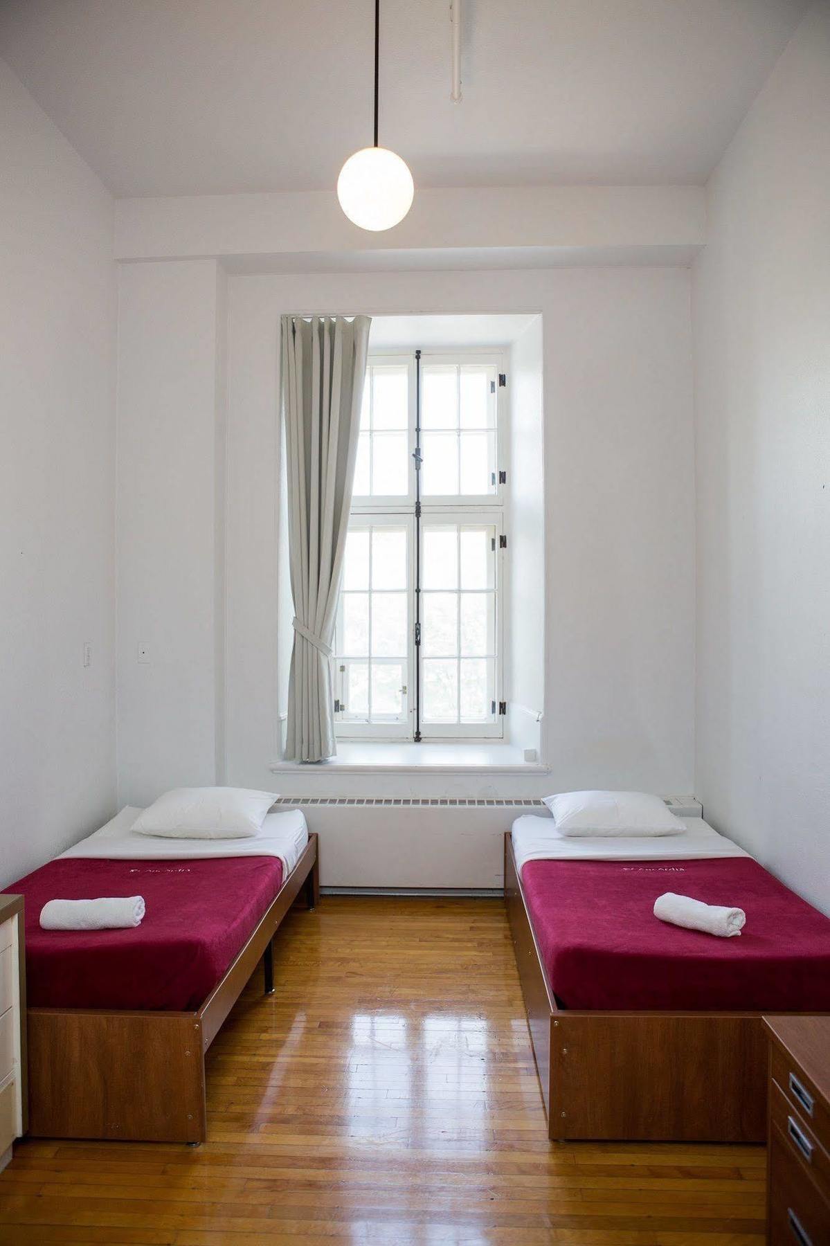 The Grey Nuns Residence By Concordia University มอนทรีอัล ภายนอก รูปภาพ